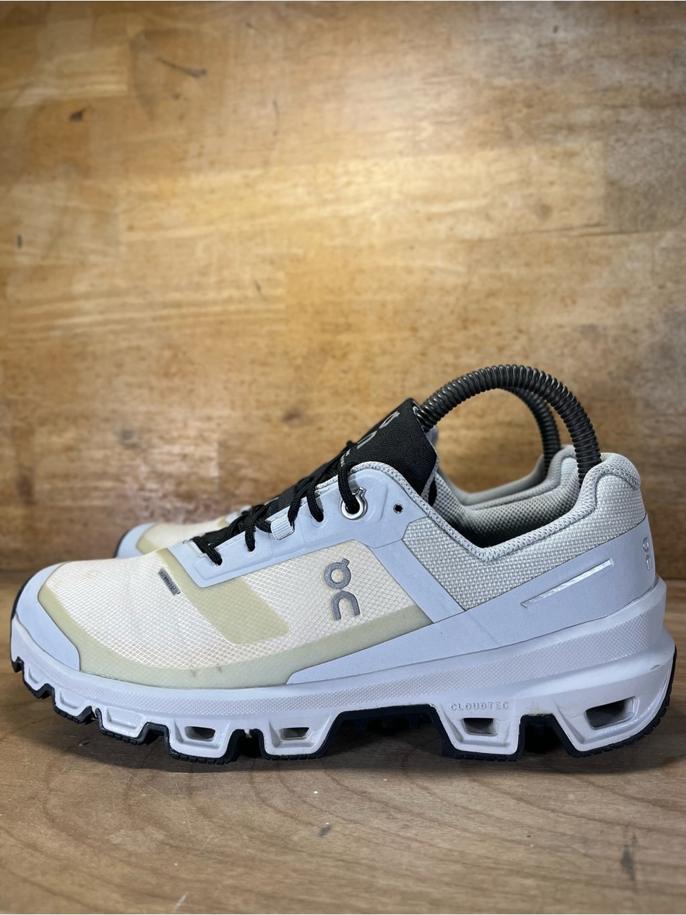 On CloudVenture WATERPROOF Womens Size 8 Trail Running Shoes Sneakers Gray - Picture 5 of 13